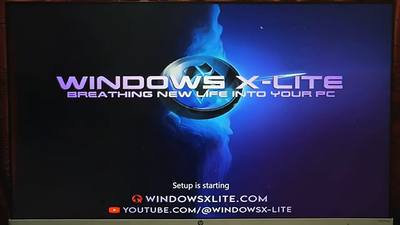 Optimum 11 - the Windows X-Lite splash screen as setup starts
