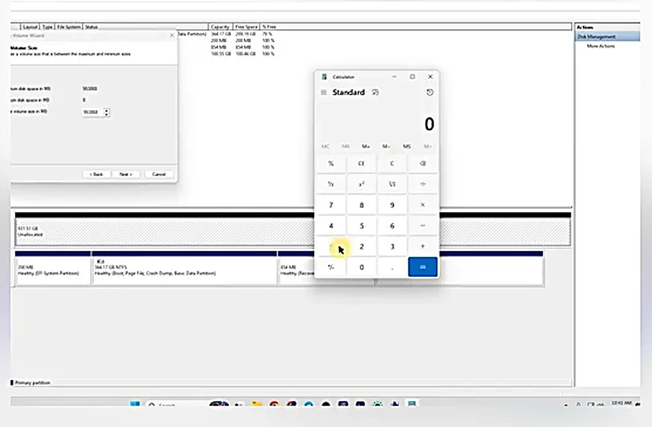 partition hard disk Windows - the Calculator app showing the 204,900 MB calculation for a 200 GB partition